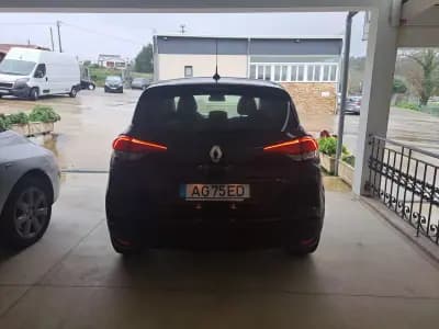 Sell Renault Scénic 2017 - 9980 EUR, 262136 km - AUTO.MOTO.pt