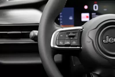 Sell Jeep Avenger 2025 - 23750 EUR, 20000 km - AUTO.MOTO.pt