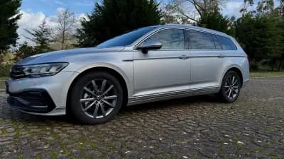 Vendo Volkswagen Passat Variant 2021 - 20900 EUR, 148000 km - AUTO.MOTO.pt