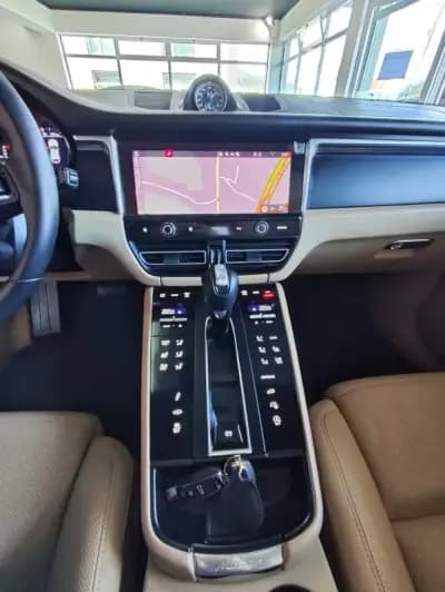 Vendo Porsche Macan 2024 - 88600 EUR, 20700 km - AUTO.MOTO.pt