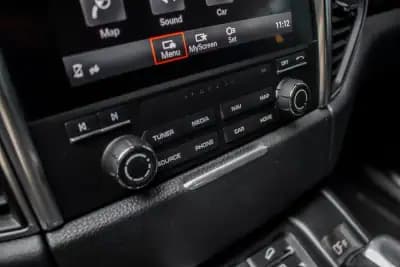 Vendo Porsche Macan 2018 - 59990 EUR, 99798 km - AUTO.MOTO.pt