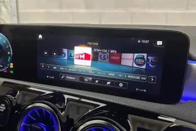 Vendo Mercedes-Benz A 250 Limousine 2022 - 31950 EUR, 32438 km - AUTO.MOTO.pt