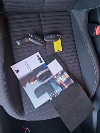 Sell Peugeot e-208 2023 - 18750 EUR, 25000 km - AUTO.MOTO.pt