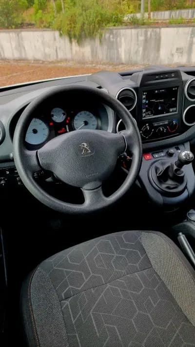 Vendo Peugeot Partner 2018 - 15900 EUR, 160000 km - AUTO.MOTO.pt