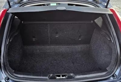 Sell Volvo V40 2016 - 16500 EUR, 79000 km - AUTO.MOTO.pt