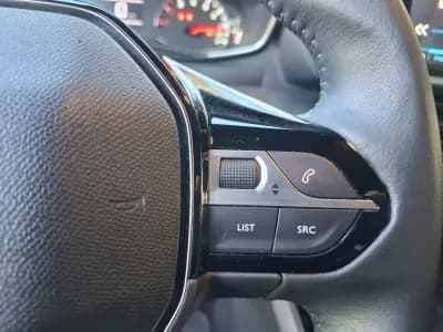 Sell Peugeot 2008 2023 - 19500 EUR, 16000 km - AUTO.MOTO.pt