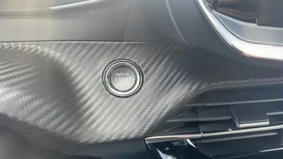 Vendo Peugeot 2008 2022 - 20900 EUR, 68000 km - AUTO.MOTO.pt