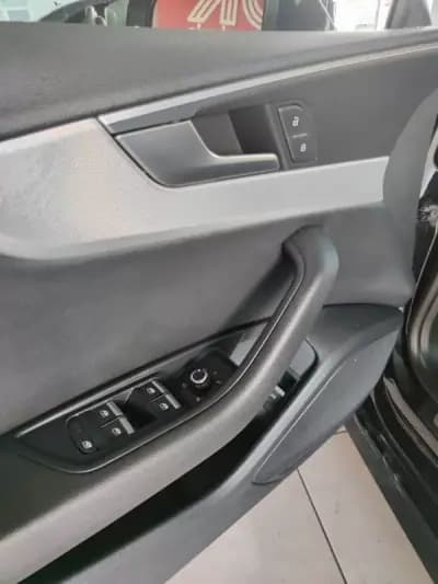 Vendo Audi A5 Sportback 2017 - 31950 EUR, 146200 km - AUTO.MOTO.pt