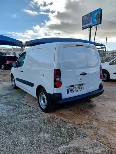 Vendo Peugeot Partner 2017 - 12980 EUR, 161882 km - AUTO.MOTO.pt