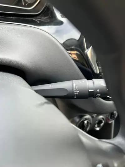 Vendo Peugeot 208 2017 - 9980 EUR, 129000 km - AUTO.MOTO.pt