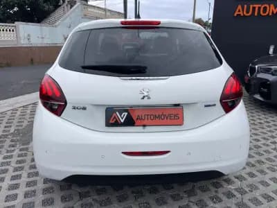 Sell Peugeot 208 2015 - 8250 EUR, 123851 km - AUTO.MOTO.pt