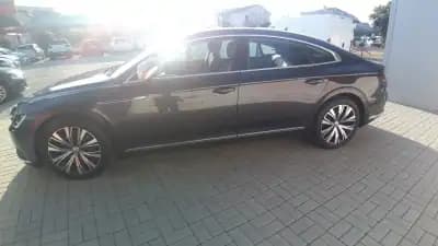 Vendo Volkswagen Arteon 2019 - 26650 EUR, 90000 km - AUTO.MOTO.pt