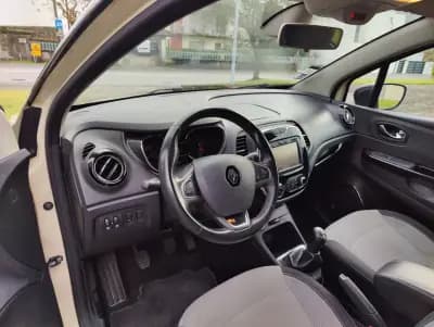 Vendo Renault Captur 2017 - 11700 EUR, 107123 km - AUTO.MOTO.pt