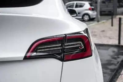 Sell Tesla Model Y 2023 - 37990 EUR, 39034 km - AUTO.MOTO.pt