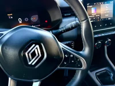 Vendo Renault Clio 2024 - 16450 EUR, 40000 km - AUTO.MOTO.pt