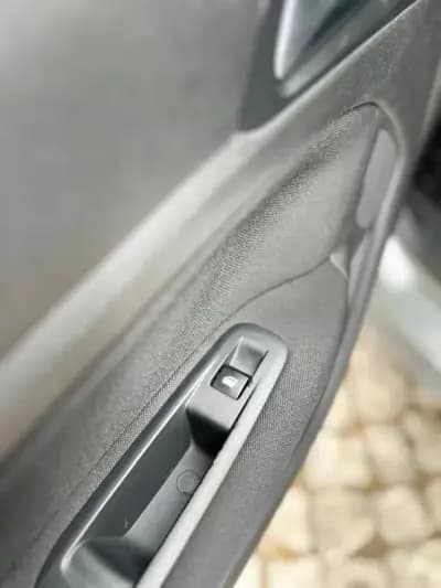 Vendo Peugeot 308 2015 - 8900 EUR, 210000 km - AUTO.MOTO.pt