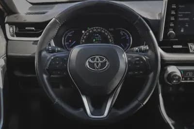 Vendo Toyota RAV4 2021 - 35980 EUR, 107200 km - AUTO.MOTO.pt