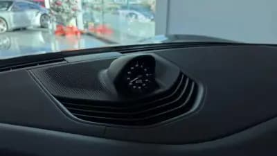 Vendo Porsche Taycan 2024 - 82000 EUR, 38405 km - AUTO.MOTO.pt