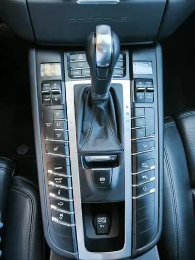 Vendo Porsche Macan 2014 - 42950 EUR, 177239 km - AUTO.MOTO.pt