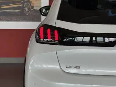 Vendo Peugeot 208 2022 - 21990 EUR, 19759 km - AUTO.MOTO.pt