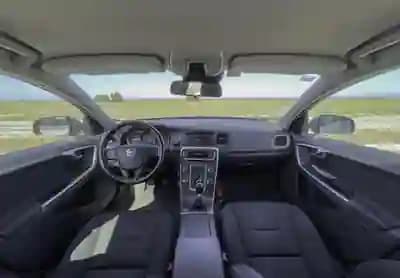 Vendo Volvo V60 2013 - 10500 EUR, 195000 km - AUTO.MOTO.pt