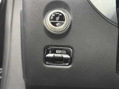 Vendo Mercedes-Benz C 300 2024 - 51990 EUR, 20500 km - AUTO.MOTO.pt