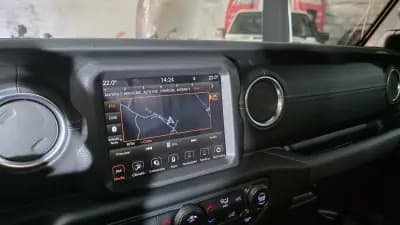 Sell Jeep Gladiator 2021 - 59900 EUR, 125181 km - AUTO.MOTO.pt