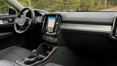 Sell Volvo XC 40 2021 - 24900 EUR, 149000 km - AUTO.MOTO.pt