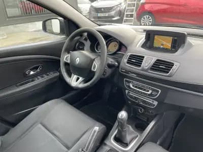 Vendo Renault Mégane 2011 - 7500 EUR, 272530 km - AUTO.MOTO.pt