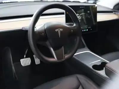 Vendo Tesla Model Y 2022 - 41900 EUR, 27000 km - AUTO.MOTO.pt