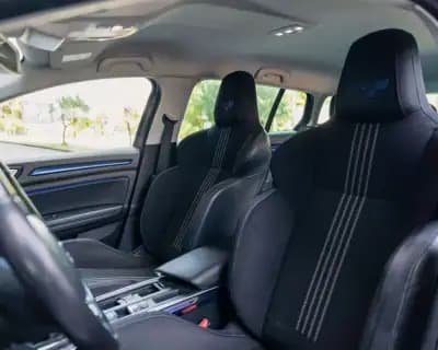 Sell Renault Mégane Sport Tourer 2018 - 15990 EUR, 126740 km - AUTO.MOTO.pt