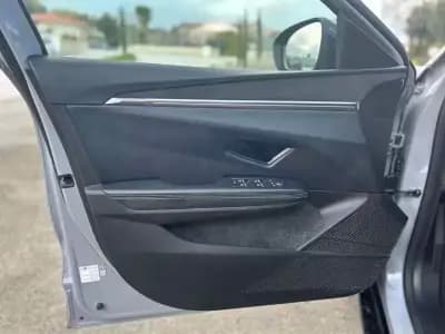 Vendo Renault Mégane E-Tech 2022 - 24999 EUR, 101000 km - AUTO.MOTO.pt