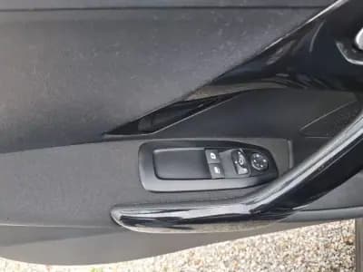 Sell Peugeot 208 2017 - 8900 EUR, 191000 km - AUTO.MOTO.pt