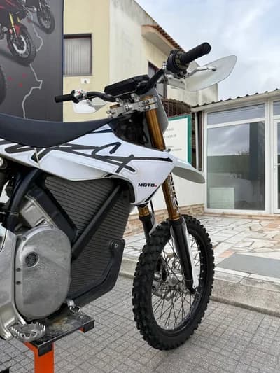 Vendo mota Stark Varg MX 2025 - 8500 EUR, 27 km - AUTO.MOTO.pt
