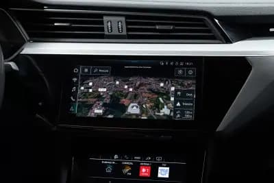 Vendo Audi Q8 e-Tron Sportback 2023 - 49950 EUR, 55000 km - AUTO.MOTO.pt