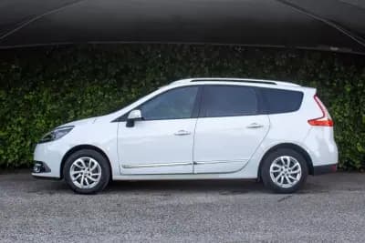 Vendo Renault Grand Scénic 2015 - 12900 EUR, 119300 km - AUTO.MOTO.pt