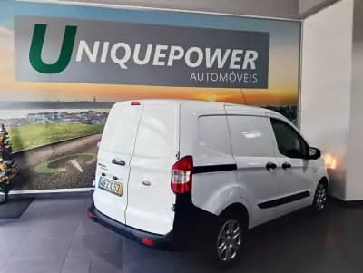 Sell Ford Transit Courier 2020 - 10990 EUR, 129167 km - AUTO.MOTO.pt