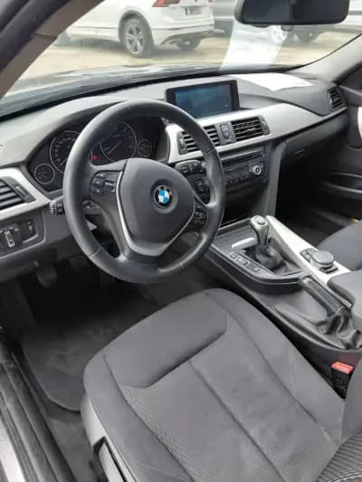 Vendo BMW 318 2014 - 14900 EUR, 230000 km - AUTO.MOTO.pt