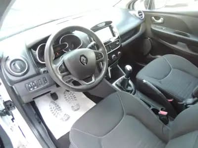 Sell Renault Clio Sport Tourer 2018 - 11950 EUR, 135500 km - AUTO.MOTO.pt