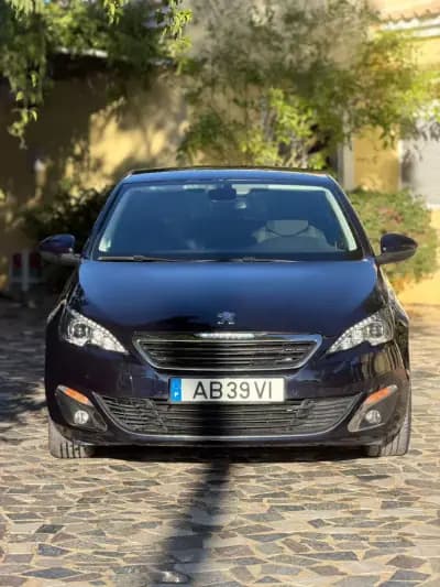 Vendo Peugeot 308 2017 - 10900 EUR, 140007 km - AUTO.MOTO.pt