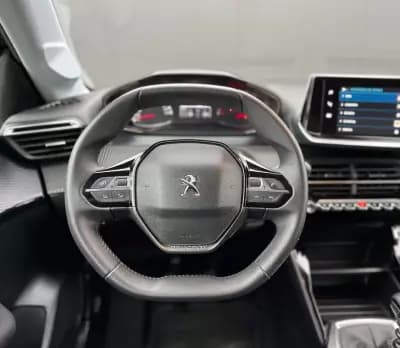 Vendo Peugeot 208 2023 - 13750 EUR, 62065 km - AUTO.MOTO.pt