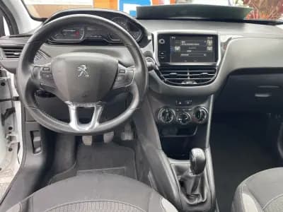 Sell Peugeot 208 2015 - 8250 EUR, 123851 km - AUTO.MOTO.pt