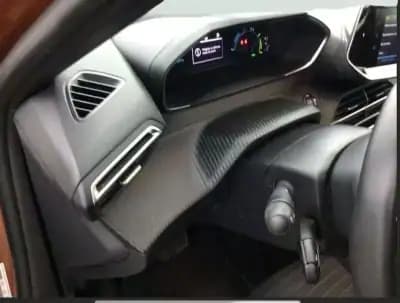 Vendo Peugeot e-2008 2023 - 20990 EUR, 34900 km - AUTO.MOTO.pt