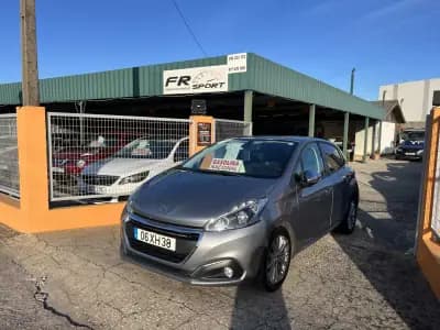 Vendo Peugeot 208 2019 - 10450 EUR, 73052 km - AUTO.MOTO.pt