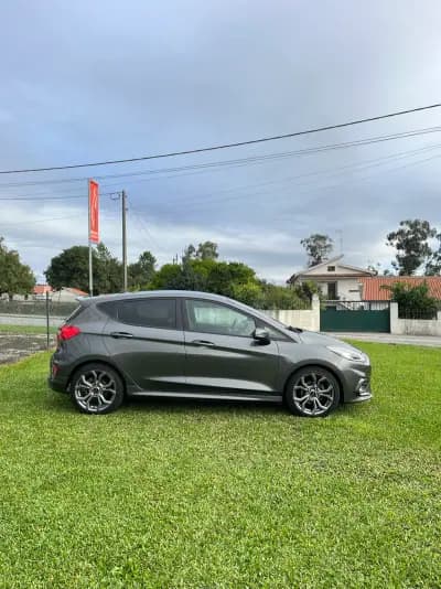 Vendo Ford Fiesta 2018 - 15800 EUR, 33218 km - AUTO.MOTO.pt
