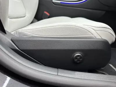 Vendo Mercedes-Benz C 300 2024 - 51990 EUR, 20500 km - AUTO.MOTO.pt