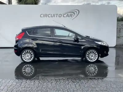 Sell Ford Fiesta 2011 - 7500 EUR, 91446 km - AUTO.MOTO.pt