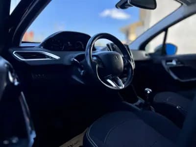 Vendo Peugeot 208 2017 - 9950 EUR, 147000 km - AUTO.MOTO.pt