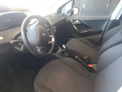 Vendo Peugeot 208 2017 - 7900 EUR, 157000 km - AUTO.MOTO.pt