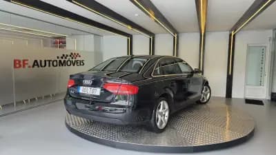 Vendo Audi A4 2011 - 13900 EUR, 186139 km - AUTO.MOTO.pt
